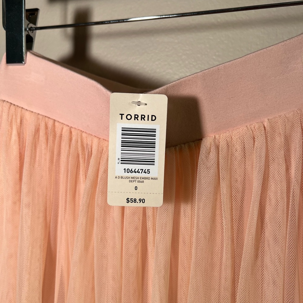 NWT Torrid blush pink maxi skirt with black lace - Picture 5 of 5